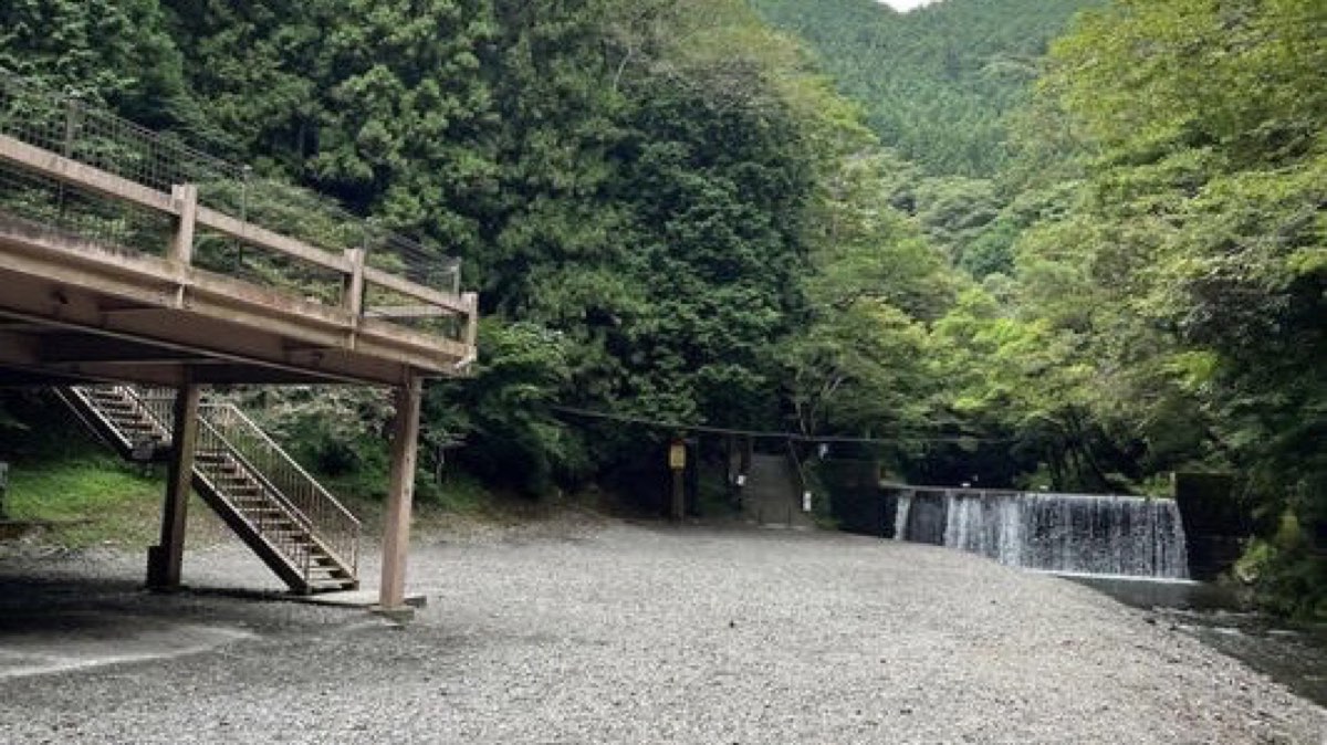 光滝寺キャンプ場（大阪府河内長野市）の川と滝